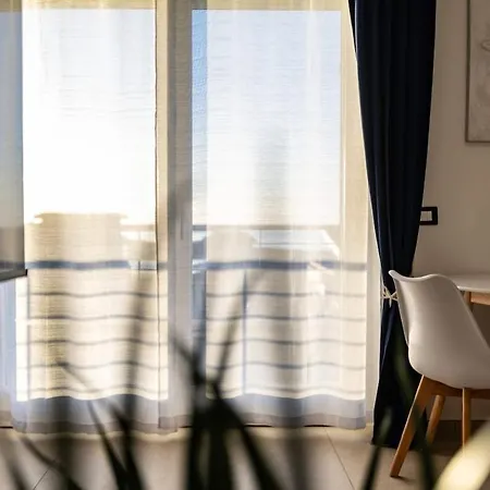 Enjoy View - Terrazza Vista Mare Lejlighed Fiumicino